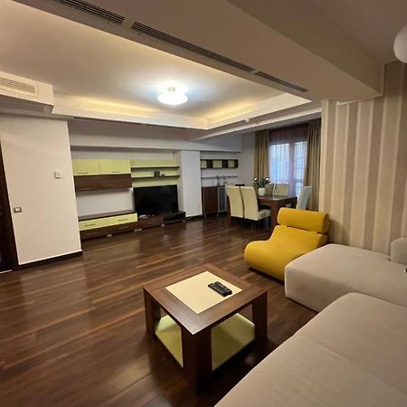 Large 2 Bedroom Apartment Soseaua Nordului ブカレスト エクステリア 写真