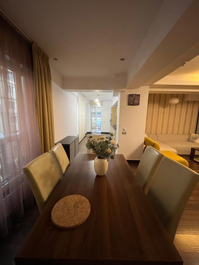 Large 2 Bedroom Apartment Soseaua Nordului ブカレスト エクステリア 写真