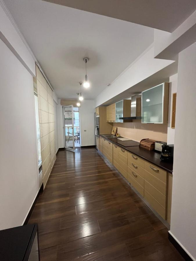 Large 2 Bedroom Apartment Soseaua Nordului ブカレスト エクステリア 写真